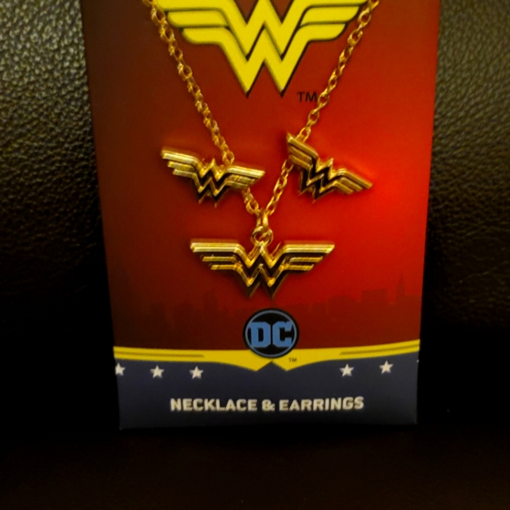 Earrings and necklace set
